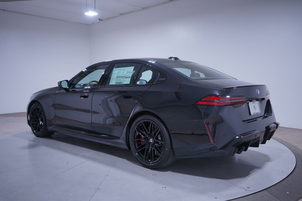 Thumbnail: 2026 BMW M5 - 3