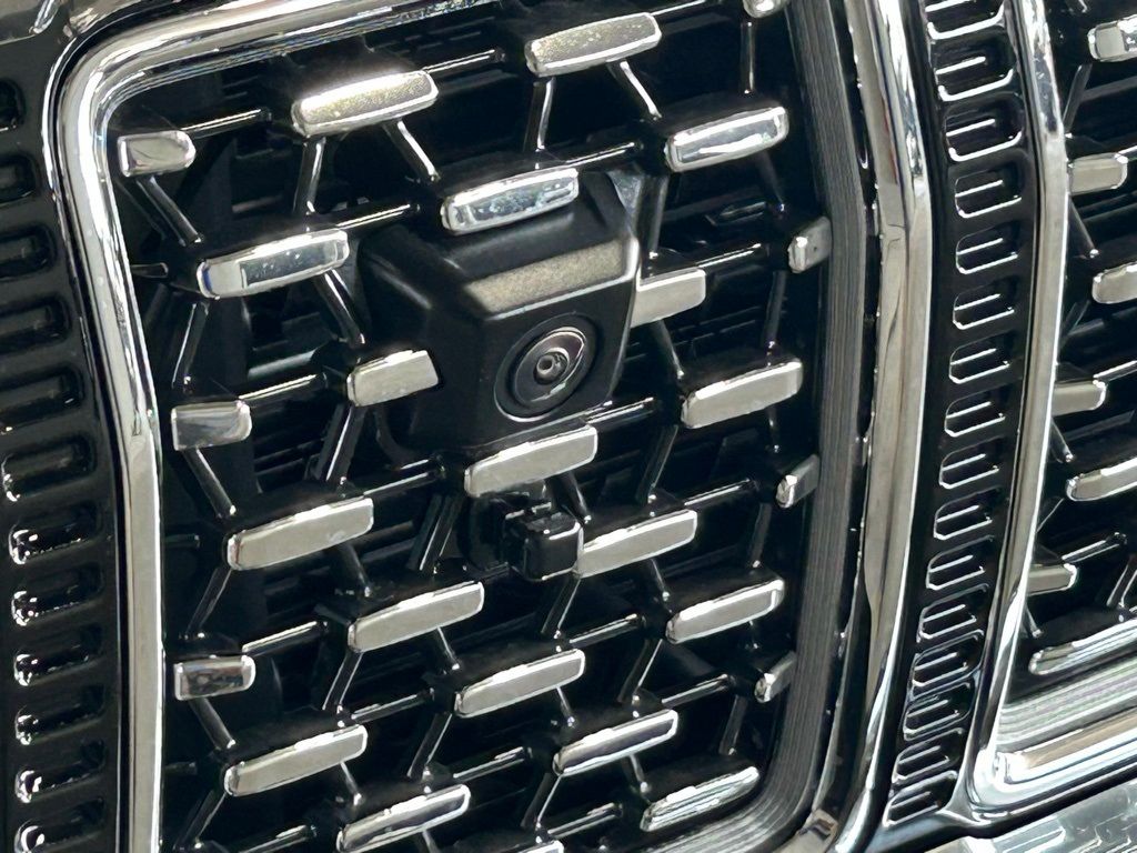 Used 2024 Diamond Black Crystal Pearlcoat Jeep Base image 25