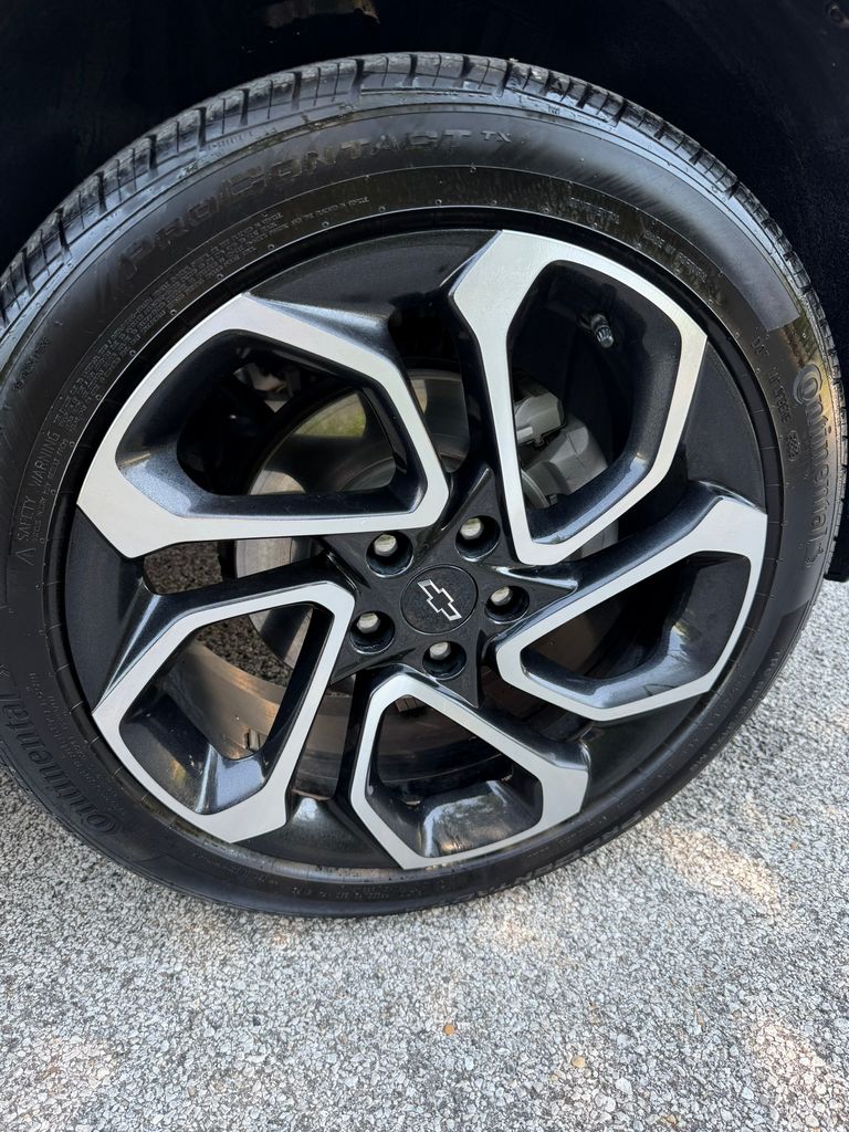 Used 2025 Chevrolet Trax SUV