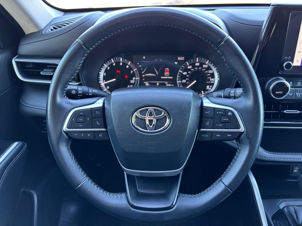 2023 Toyota Highlander L 11