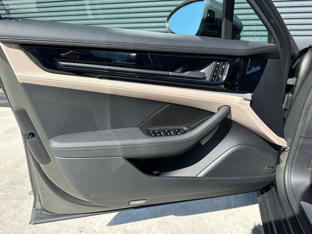 Thumbnail: 2026 Porsche Panamera - 18