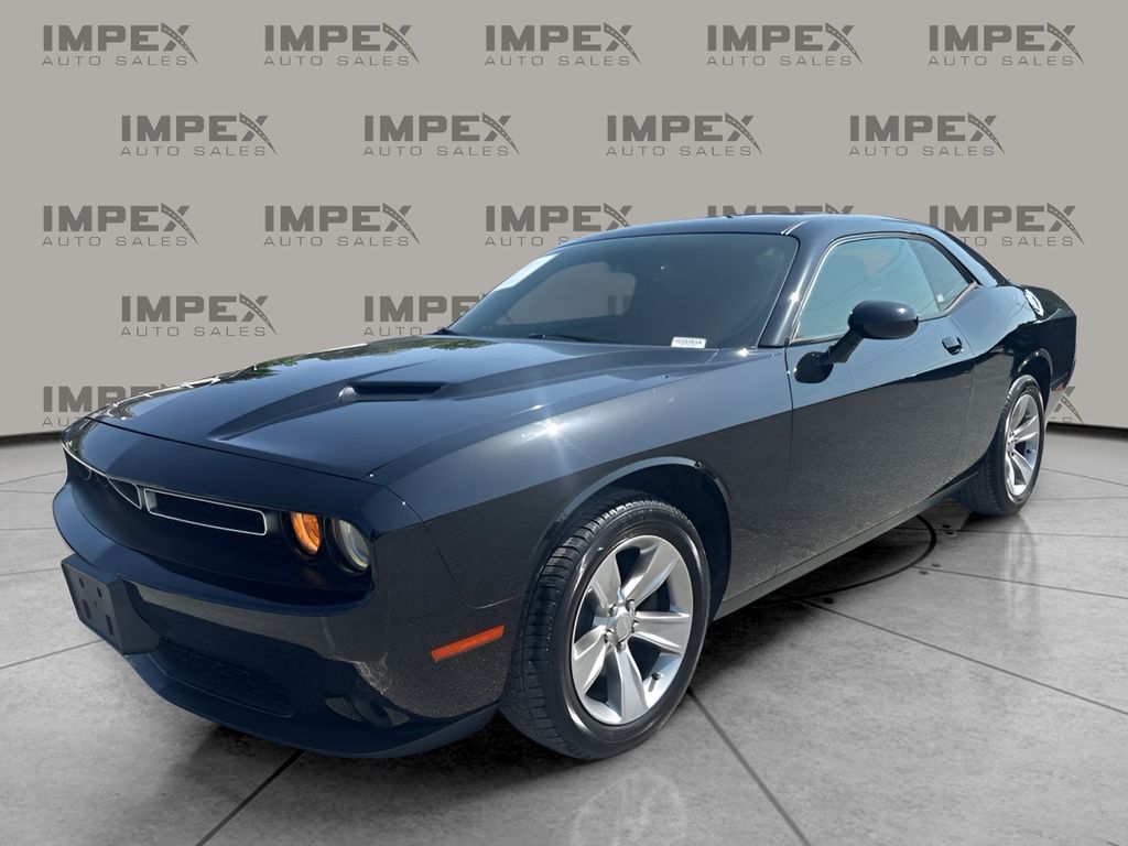 2015 Dodge Challenger SXT's photo
