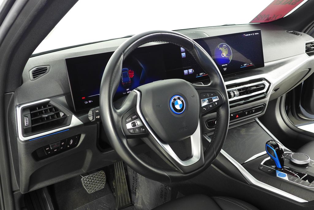 Thumbnail: 2023 BMW i4 - 31