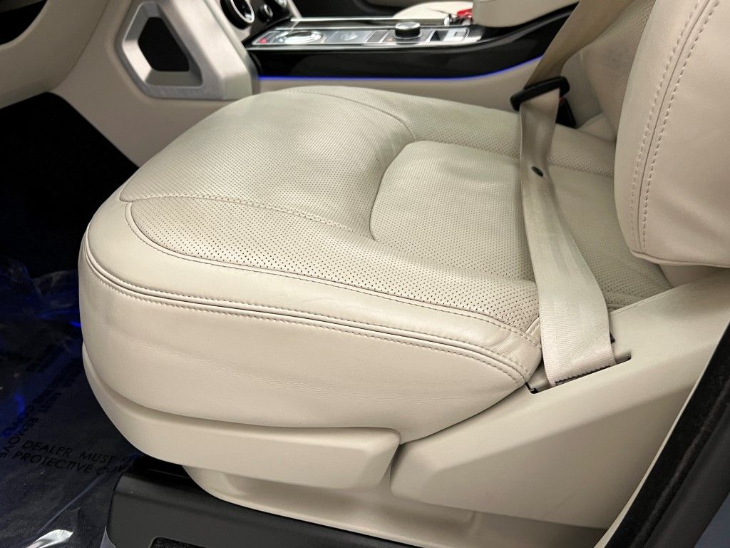 Thumbnail: 2021 Land Rover Range Rover - 26