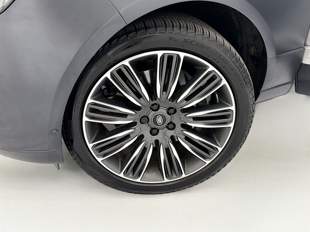 Thumbnail: 2021 Land Rover Range Rover - 28