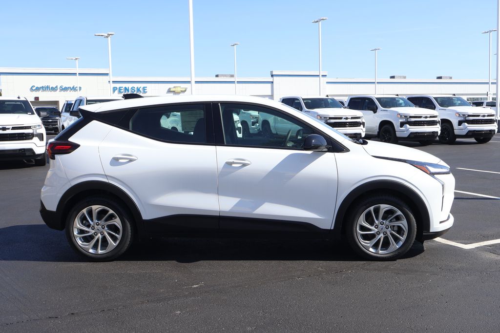 Thumbnail: 2027 Chevrolet Bolt EV - 9