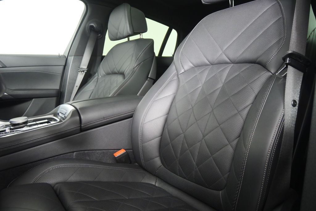 Thumbnail: 2025 BMW X6 - 12