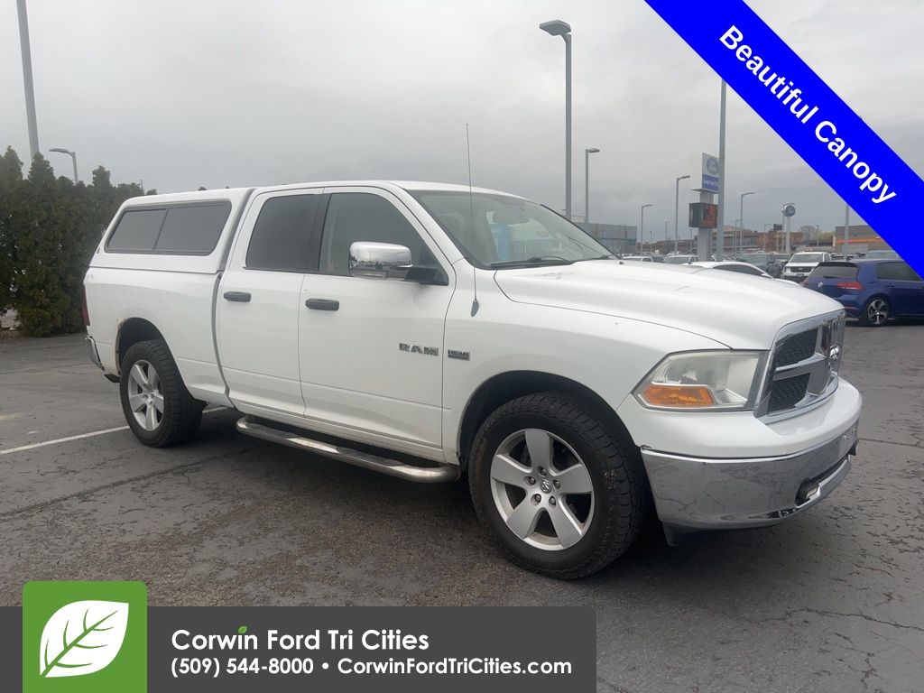 Bright White Clearcoat 2010 Dodge RAM 1500 SLT Quad Cab 4WD Pickup Truck Four-Wheel Drive 5-Speed Automatic