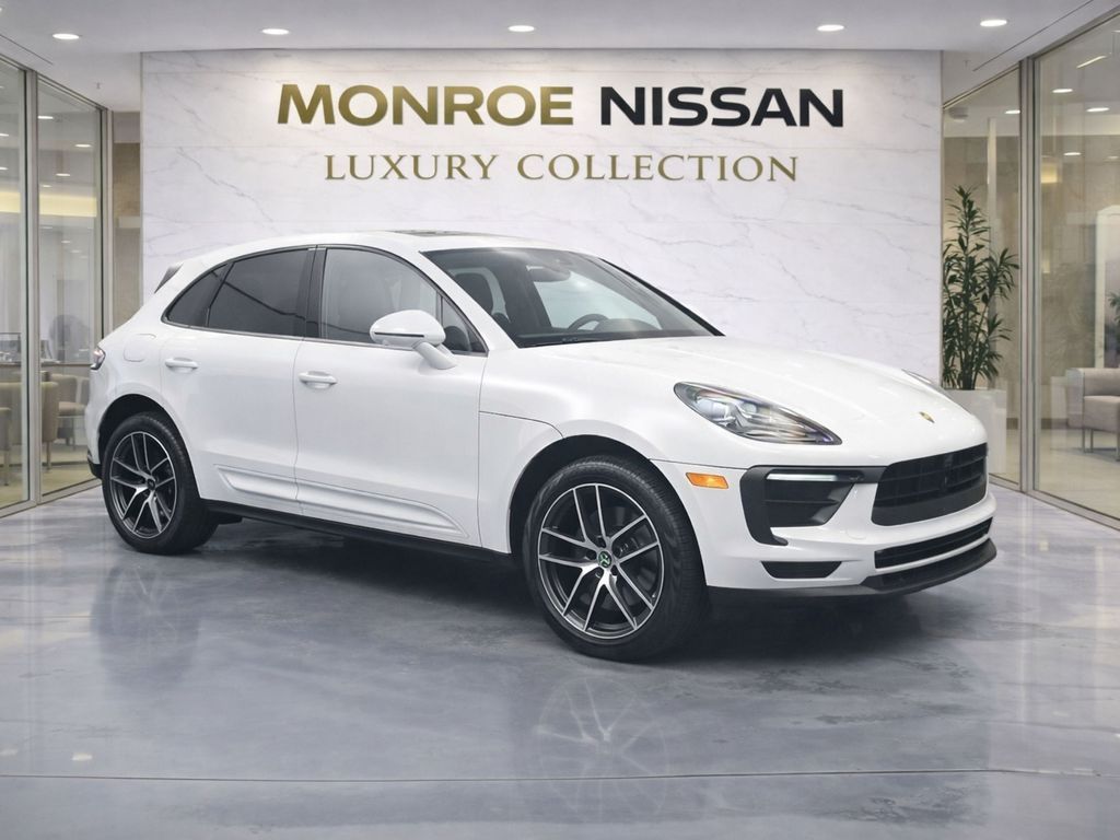 2025 Porsche Macan Base