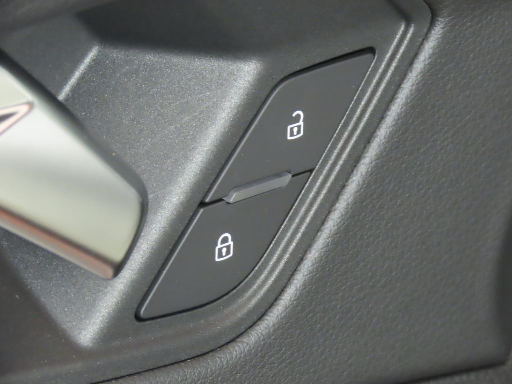 Thumbnail: 2025 Audi Q3 - 30