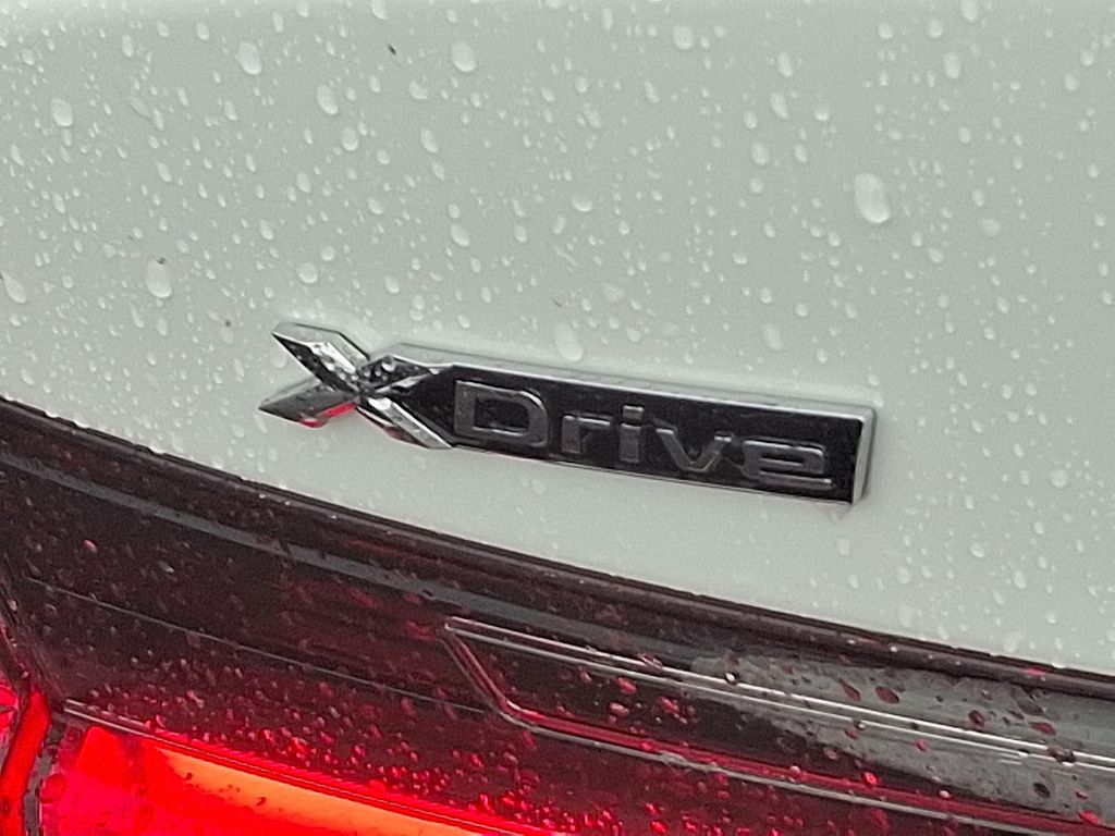 2025 BMW 3 Series 330i xDrive 12