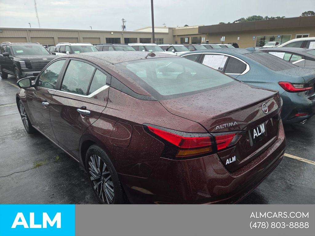 Used 2025 Red Nissan 2.5 SV image 5