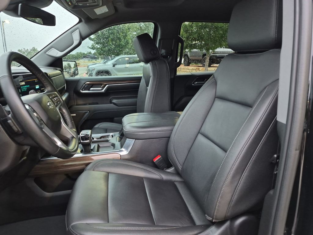 Used Car 2024 Chevrolet Silverado 1500  Lt Trail Boss For Sale Under $50,000 In Austin, Texas