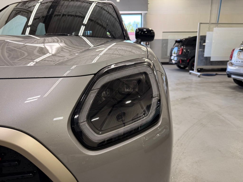 Thumbnail: 2027 MINI Cooper Countryman - 9