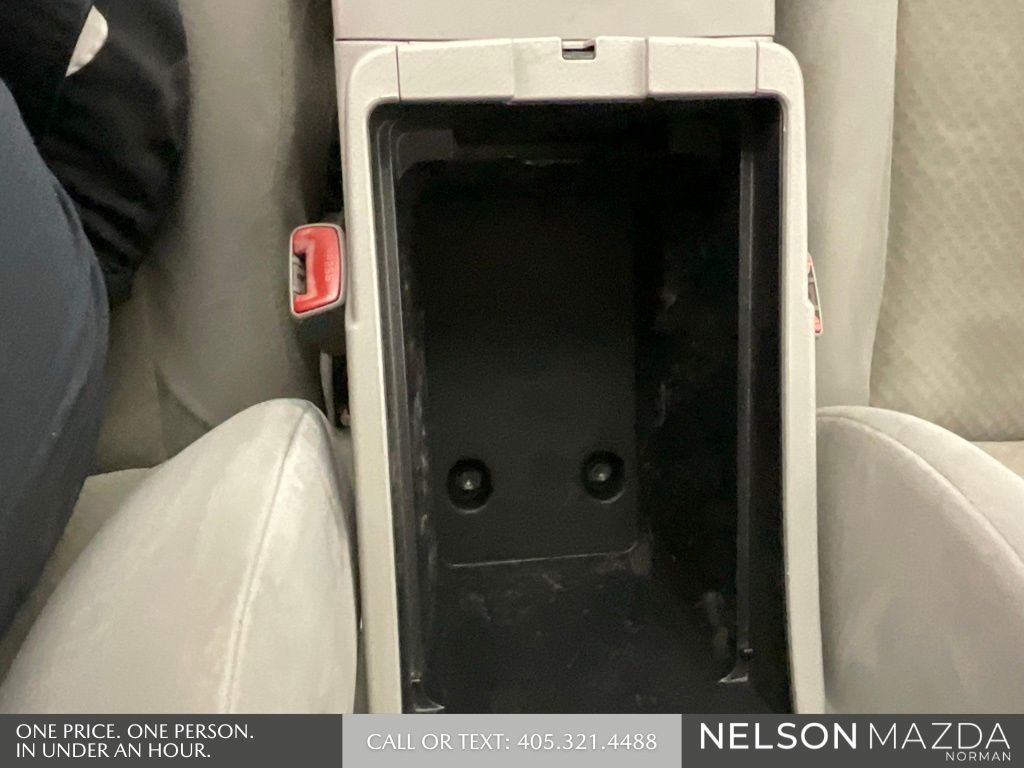 Used 2008 Silver Toyota LE image 40