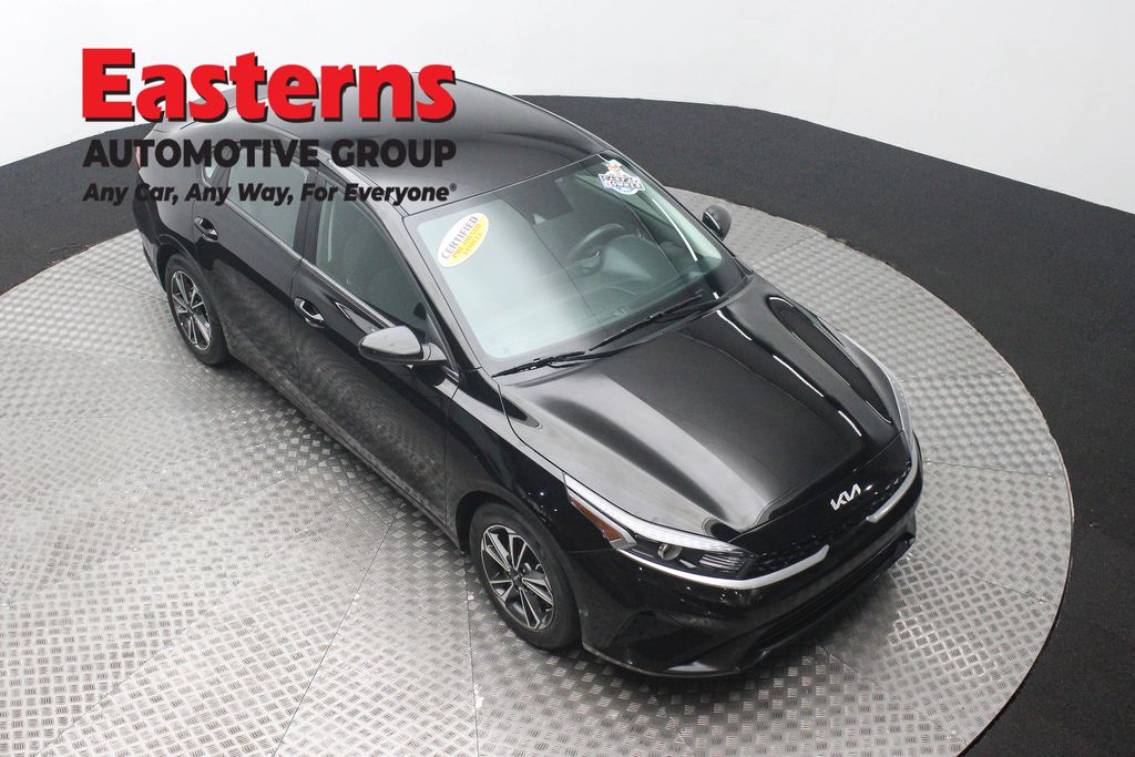 Used 2024 Black Kia LXS image 3