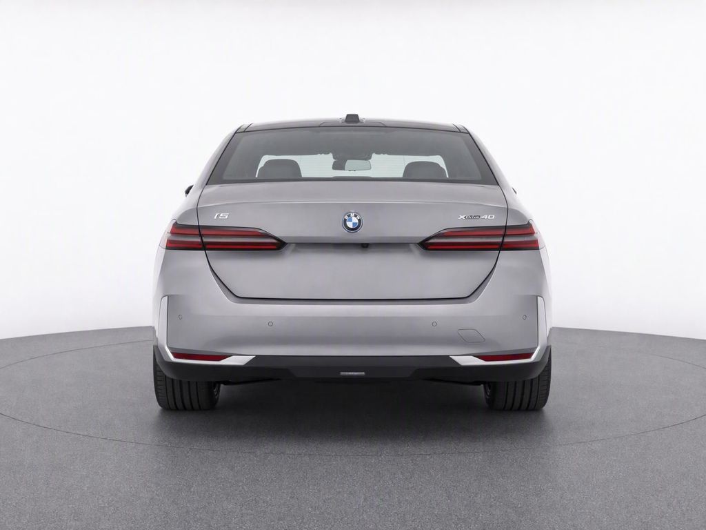 Thumbnail: 2026 BMW i5 - 4