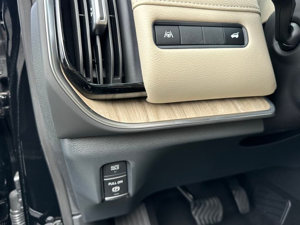 2025 Nissan Armada Platinum photo