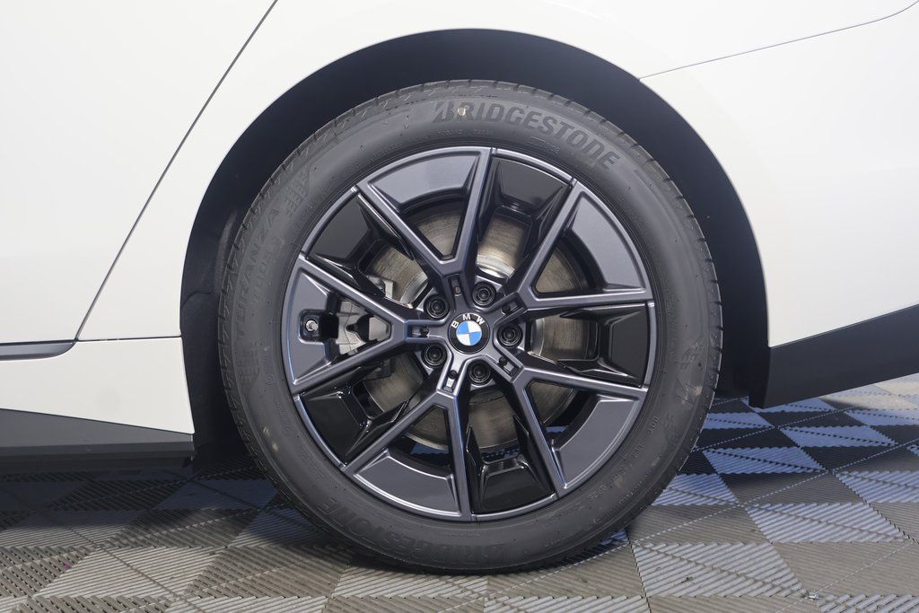 2025 BMW i4 eDrive40 10