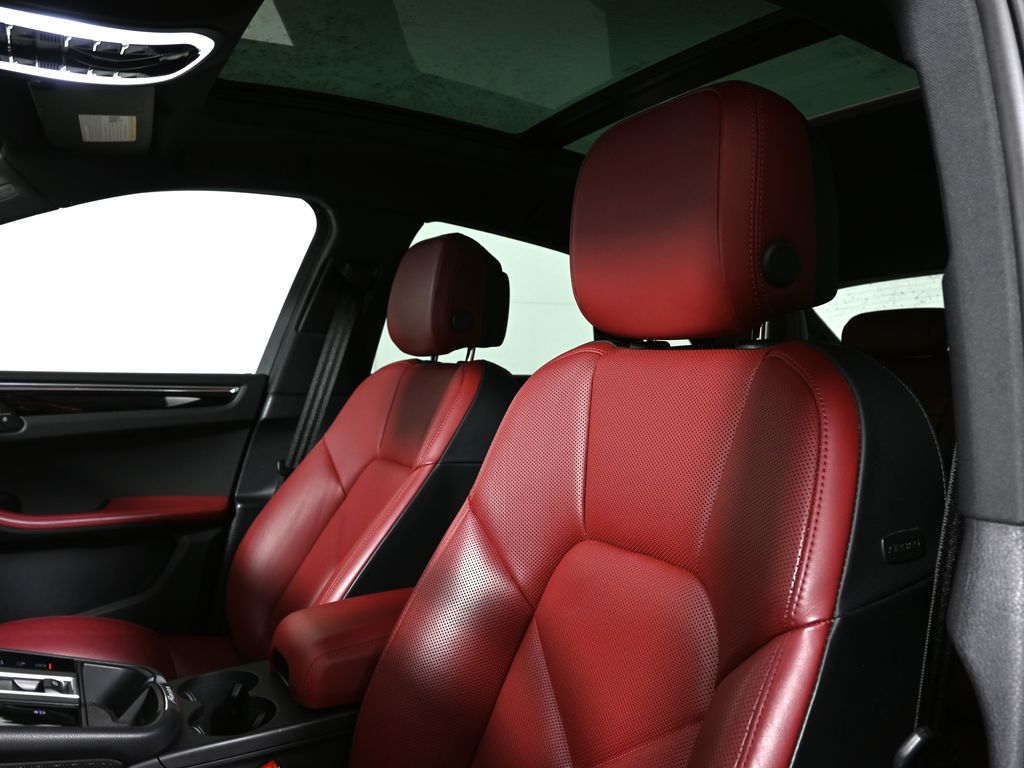 Thumbnail: 2023 Porsche Macan - 6