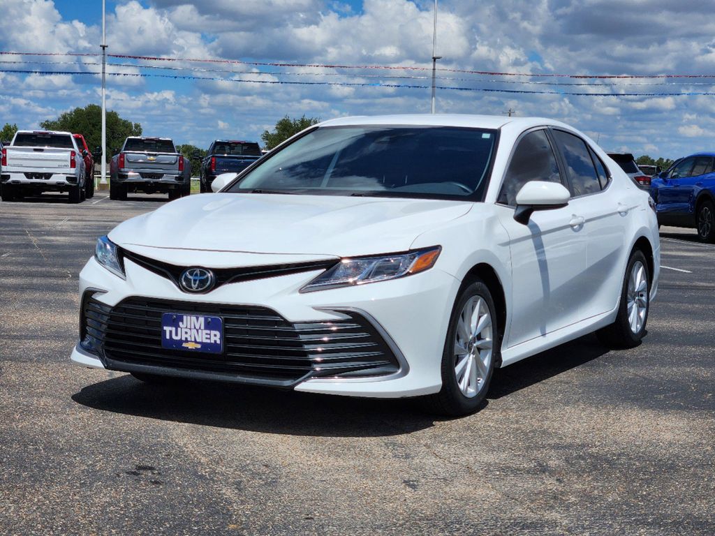 2023 Toyota Camry LE 3