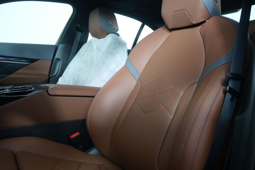 Thumbnail: 2026 BMW i5 - 10