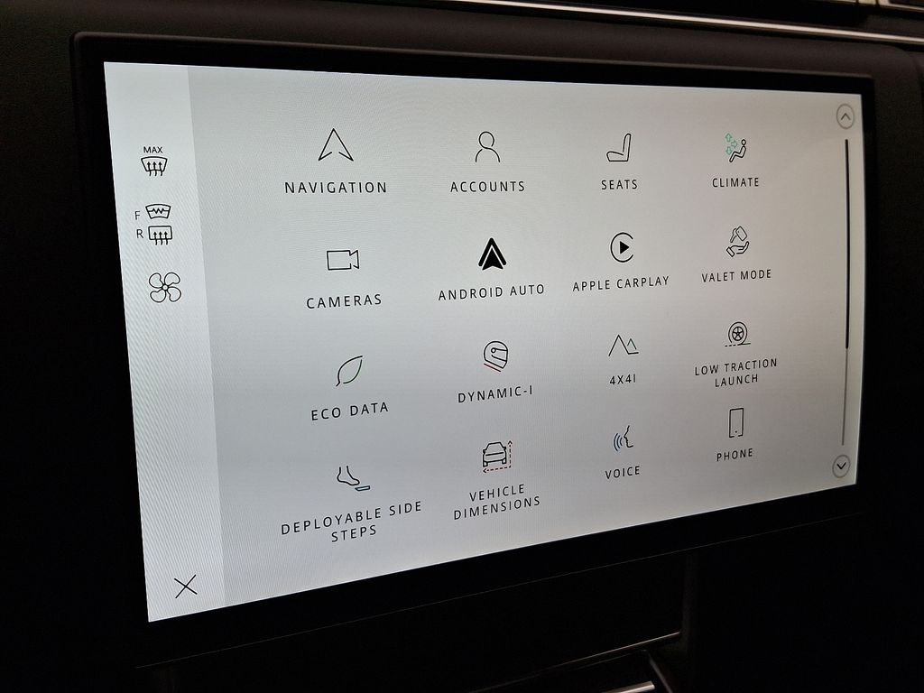 2025 Land Rover Range Rover SE 15