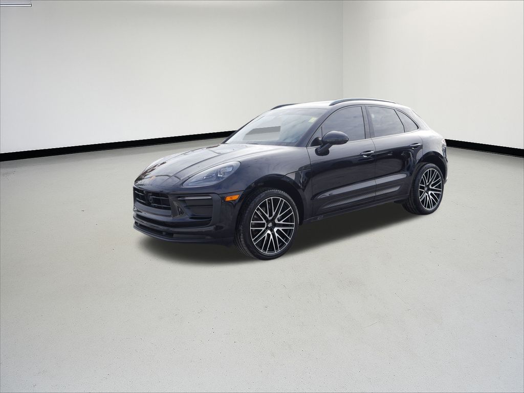 Thumbnail: 2022 Porsche Macan - 1