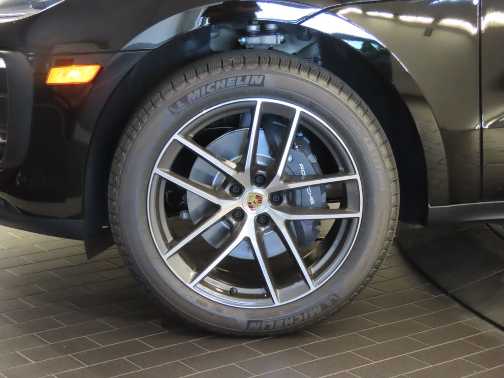 Thumbnail: 2026 Porsche Macan - 11