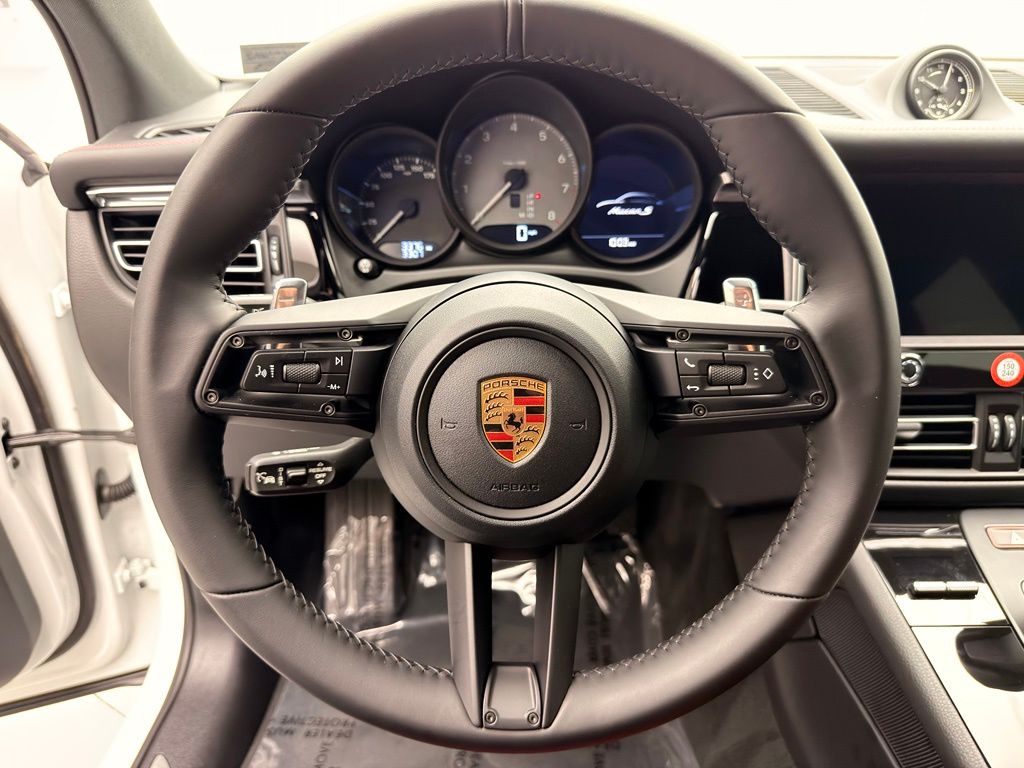 Thumbnail: 2026 Porsche Macan - 12