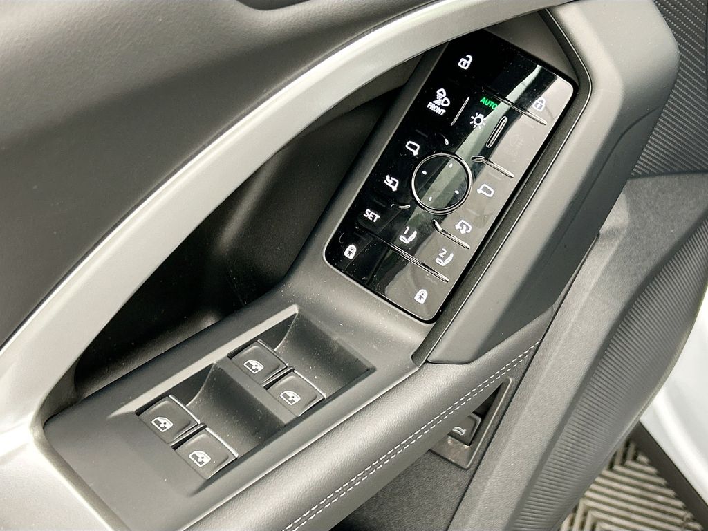 Thumbnail: 2025 Audi Q5 - 22