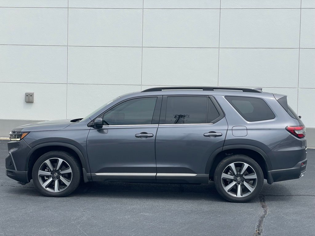 Thumbnail: 2023 Honda Pilot - 2