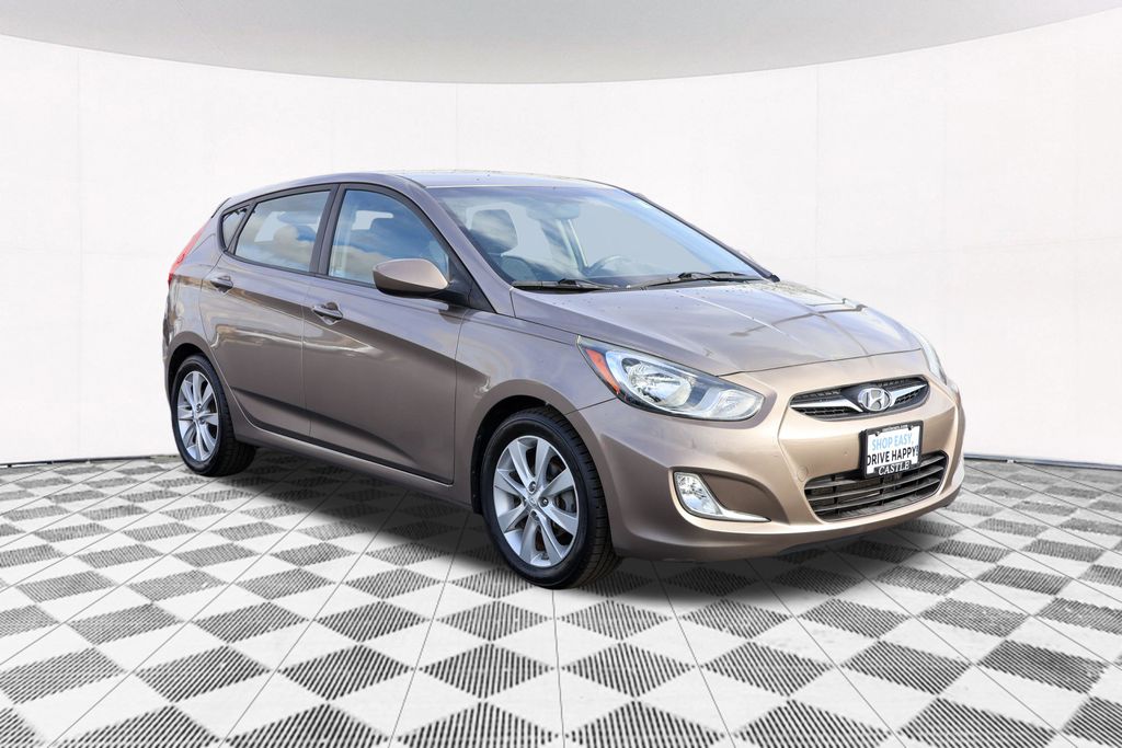 2012 Hyundai Accent SE 6