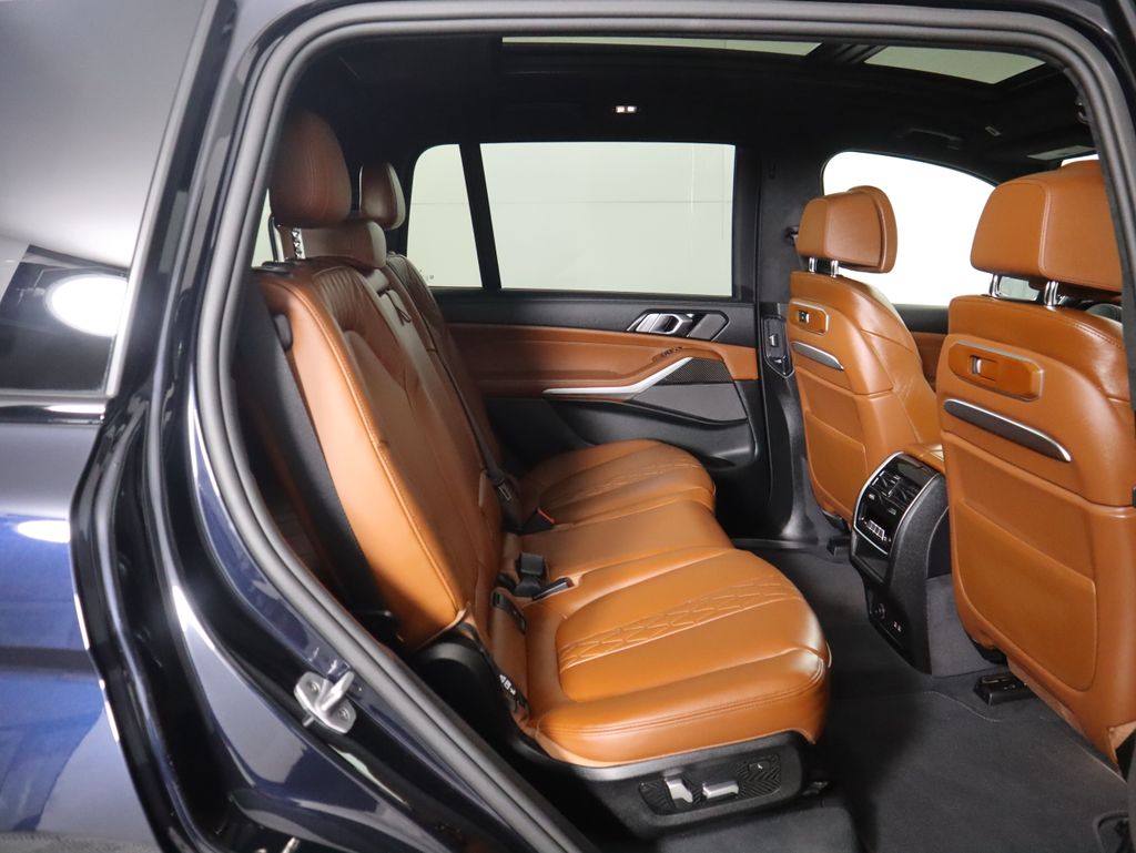 Thumbnail: 2026 BMW X7 - 23