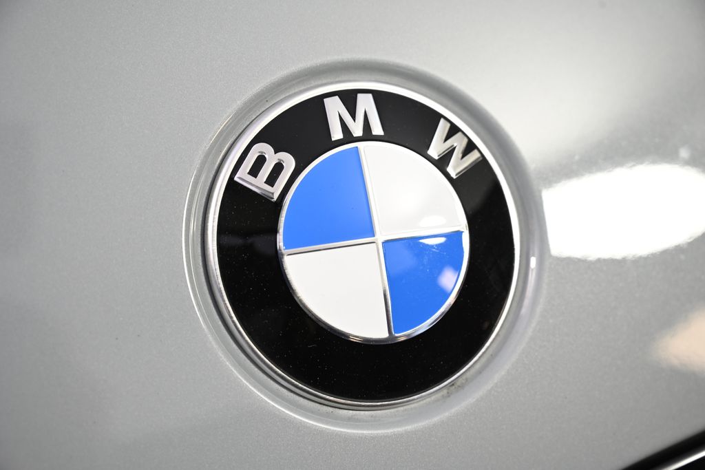 Thumbnail: 2025 BMW 3 Series - 13