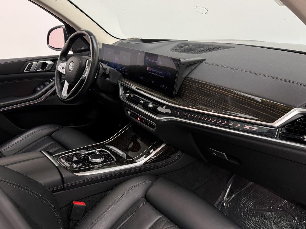 2023 BMW X7 xDrive40i 16