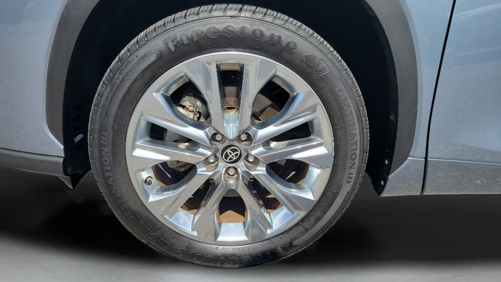 Used 2023  Toyota Limited image 26