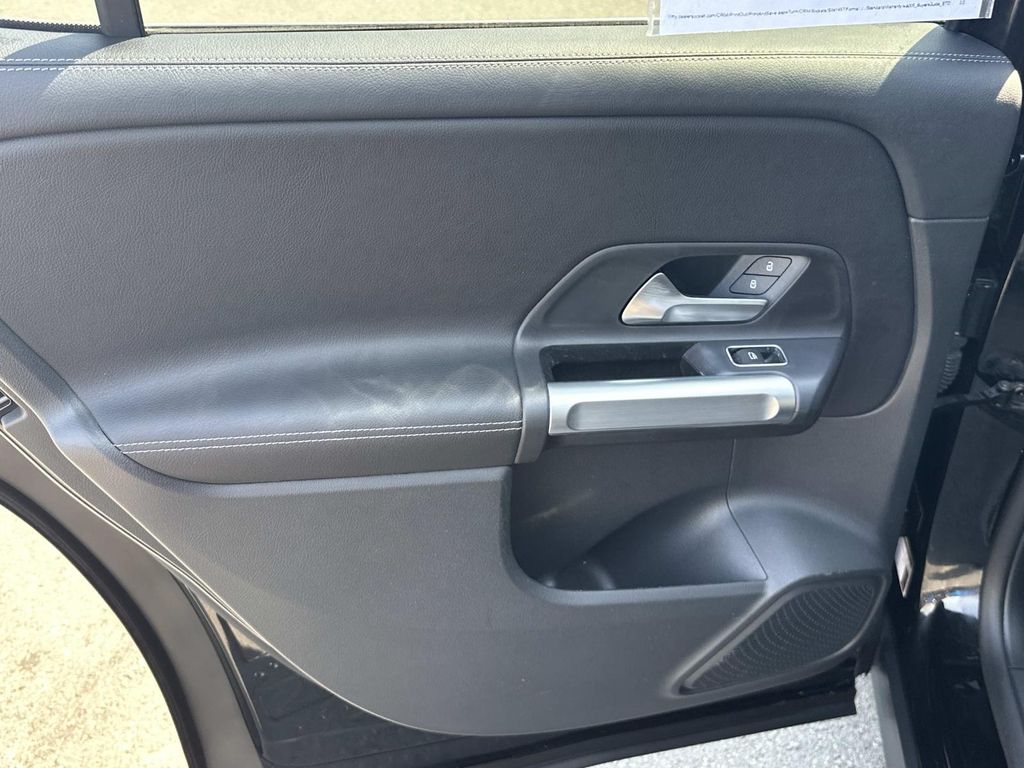 Thumbnail: 2022 Mercedes-Benz GLB - 26