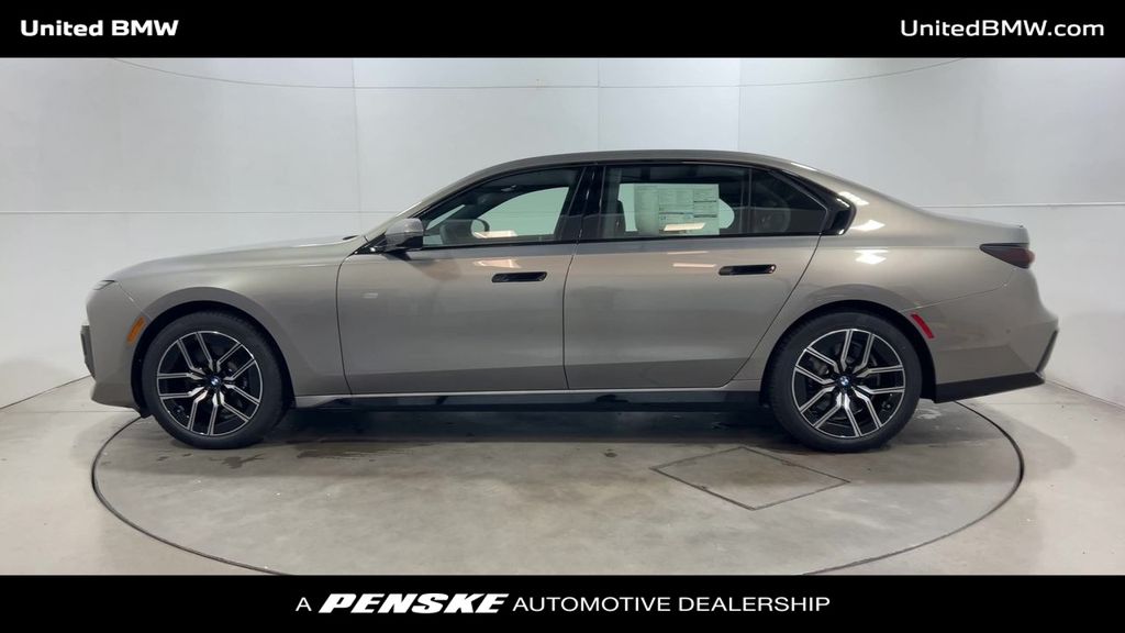 Thumbnail: 2026 BMW 7 Series - 5