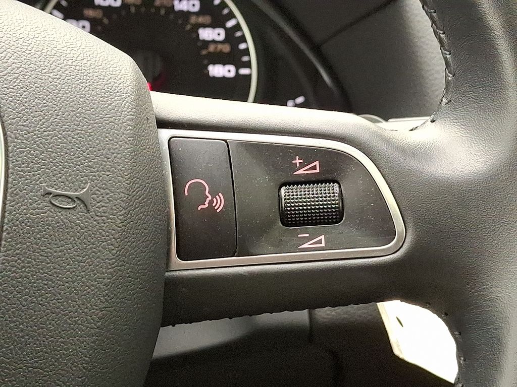 Thumbnail: 2011 Audi Q5 - 22