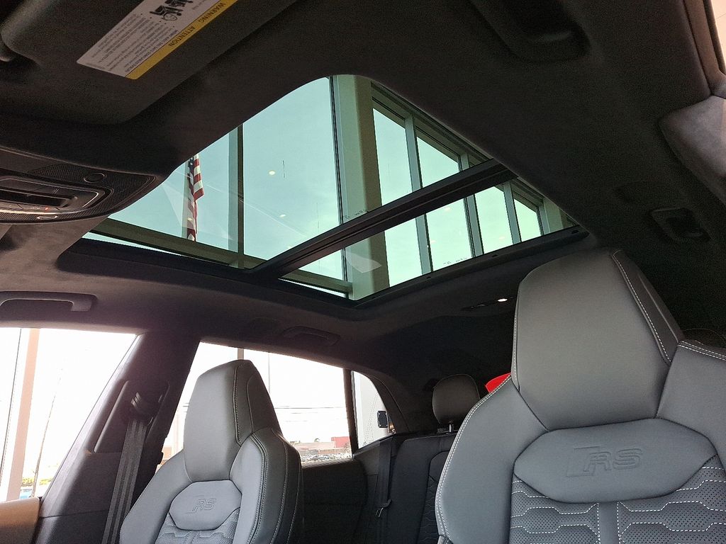 Thumbnail: 2026 Audi RS Q8 - 9