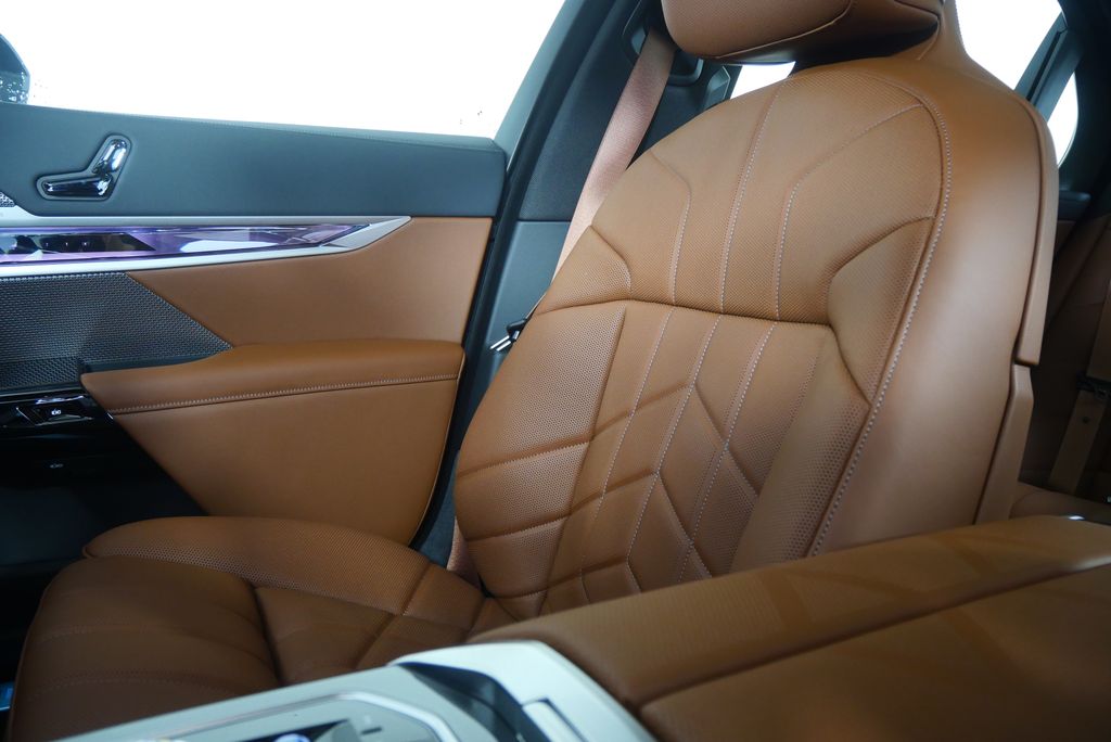 Thumbnail: 2026 BMW 7 Series - 24