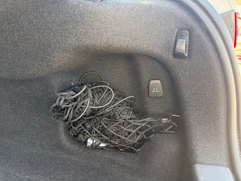 Thumbnail: 2020 Volvo S90 - 28