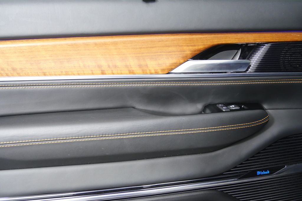 Thumbnail: 2024 Jeep Grand Wagoneer L - 14