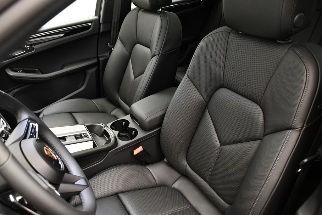 Thumbnail: 2025 Porsche Macan - 5