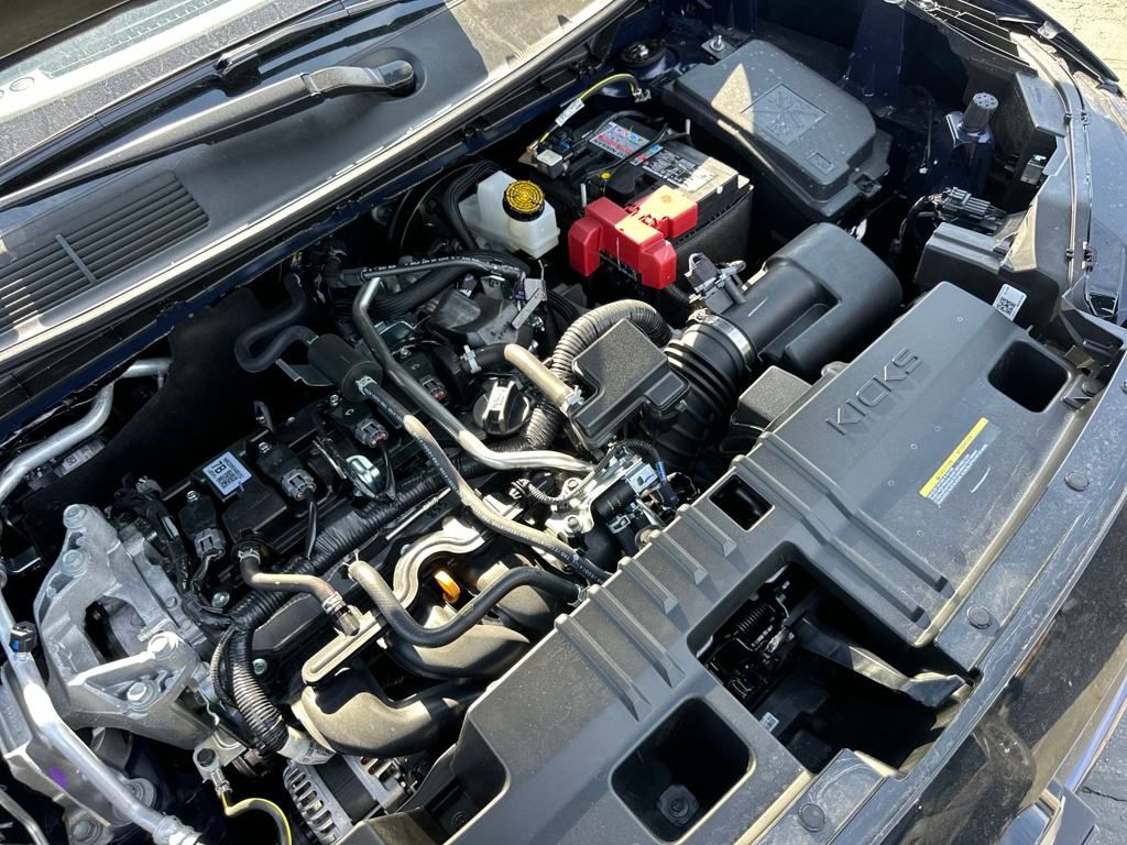 2025 Nissan Kicks SR photo