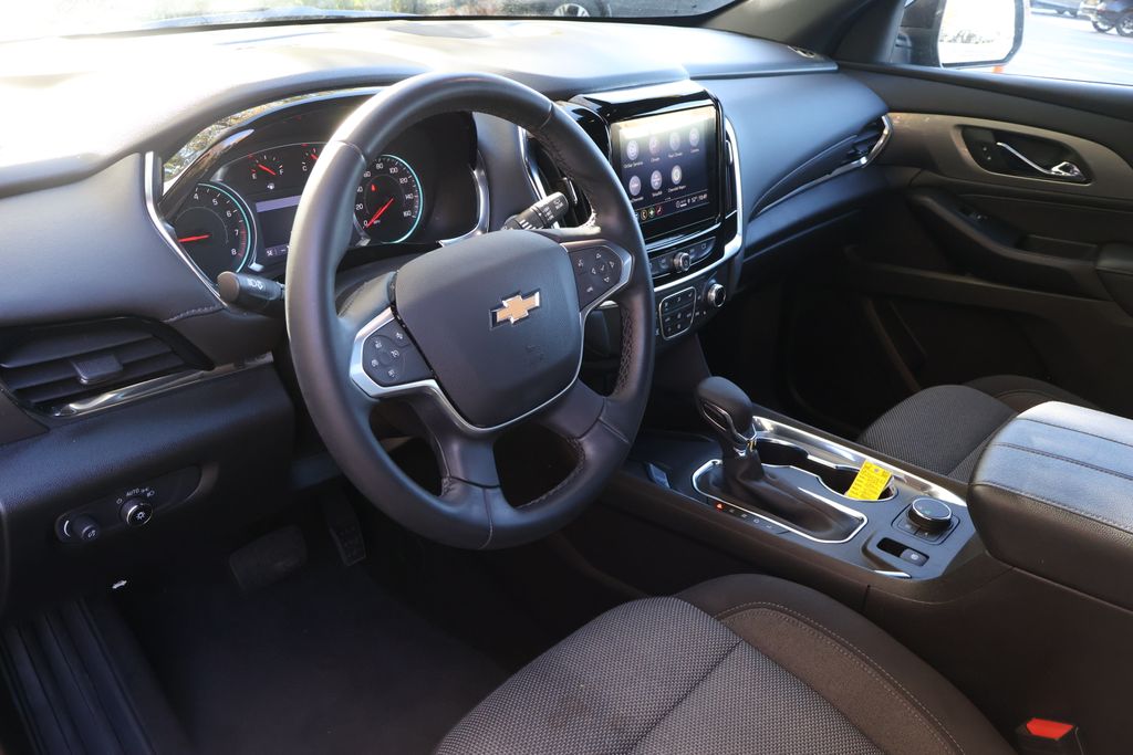 Thumbnail: 2023 Chevrolet Traverse - 31