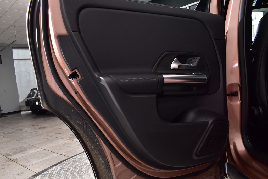 Thumbnail: 2022 Mercedes-Benz GLA - 16