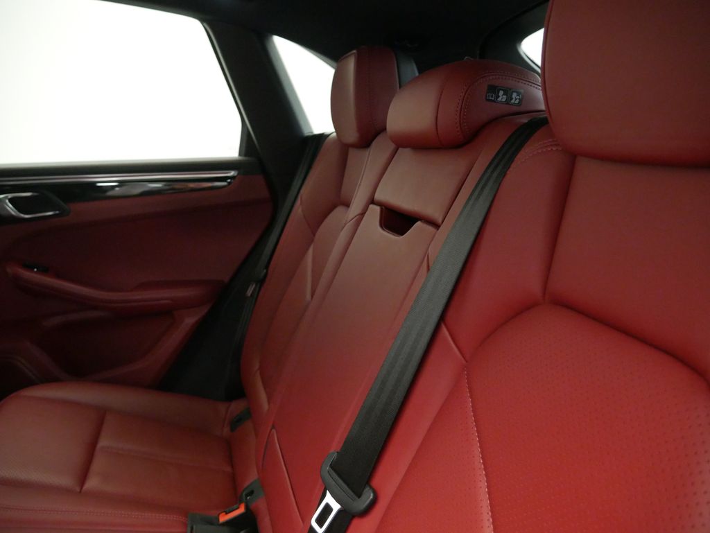 Thumbnail: 2023 Porsche Macan - 23