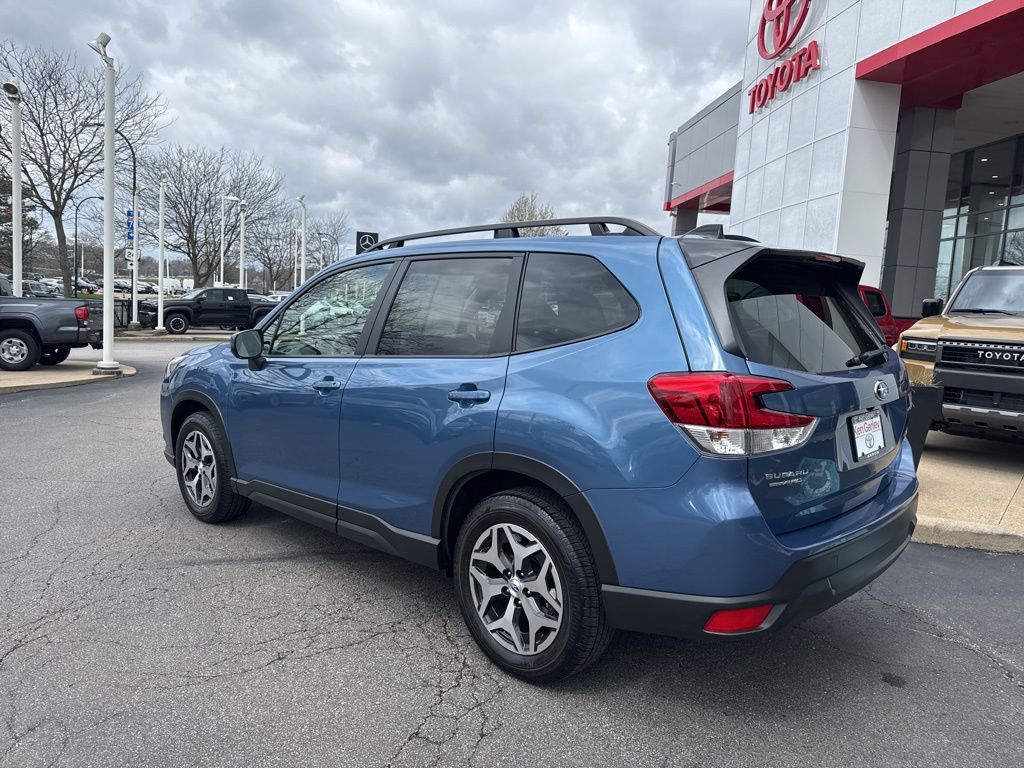 View vehicle photo 4